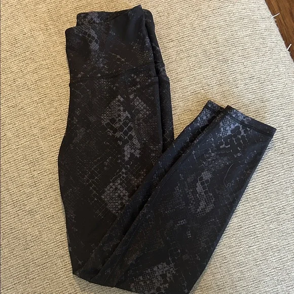 Old Navy Black Snake Print Leggings - Picture 1 of 3